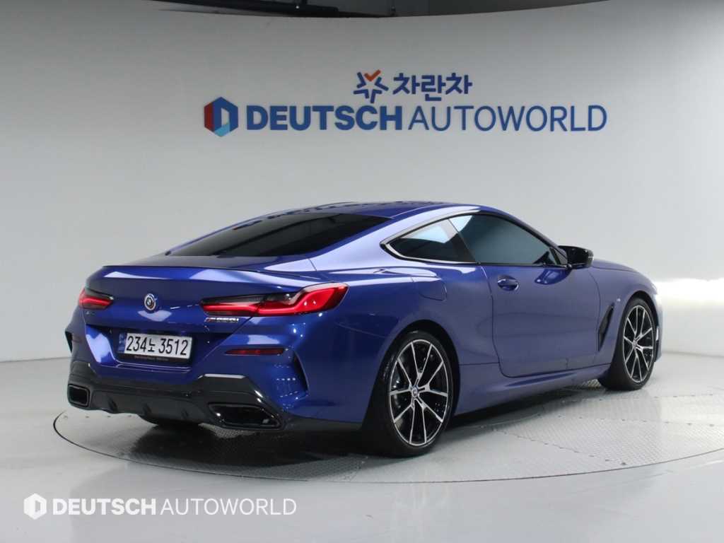 BMW 8 Series - Vista 4