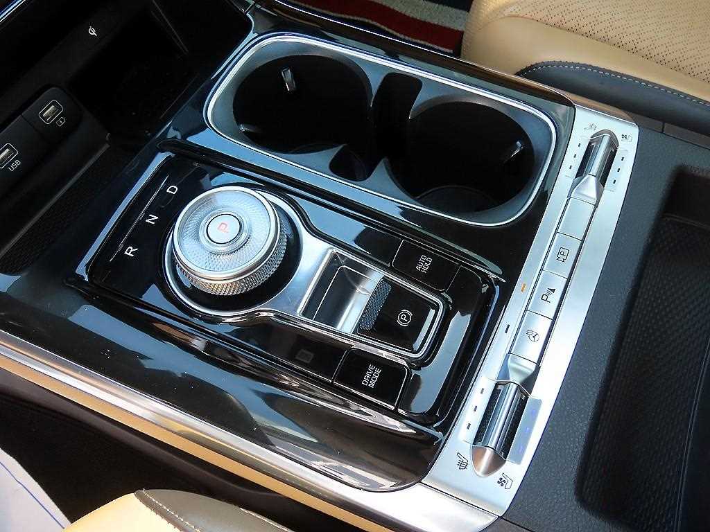 KIA Carnival - Vista 10
