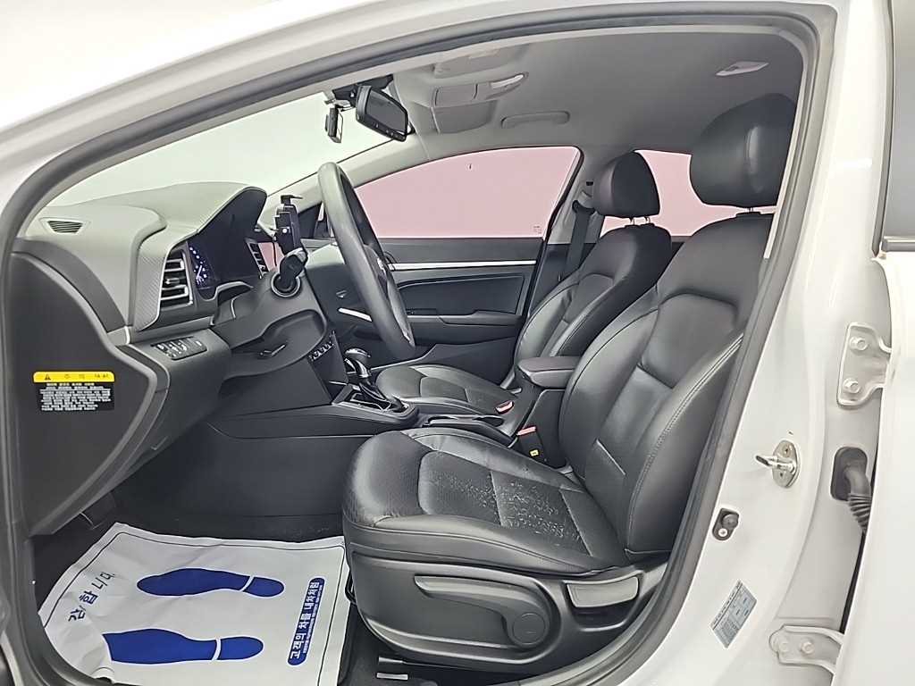 HYUNDAI Avante - Vista 11