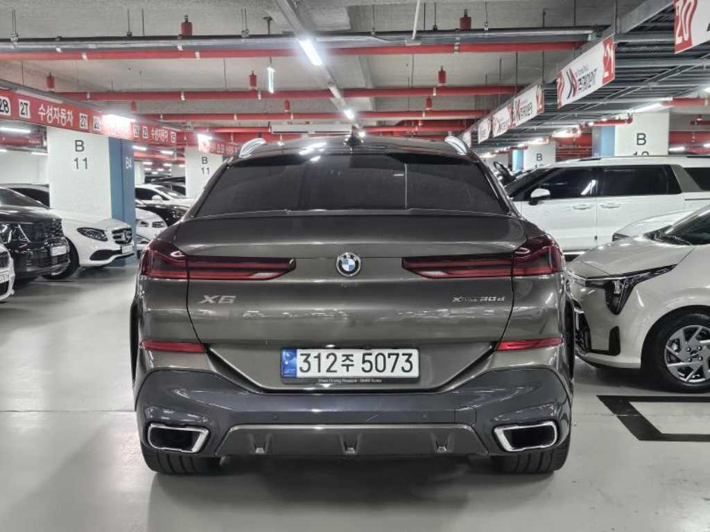 BMW X6 - Vista 6