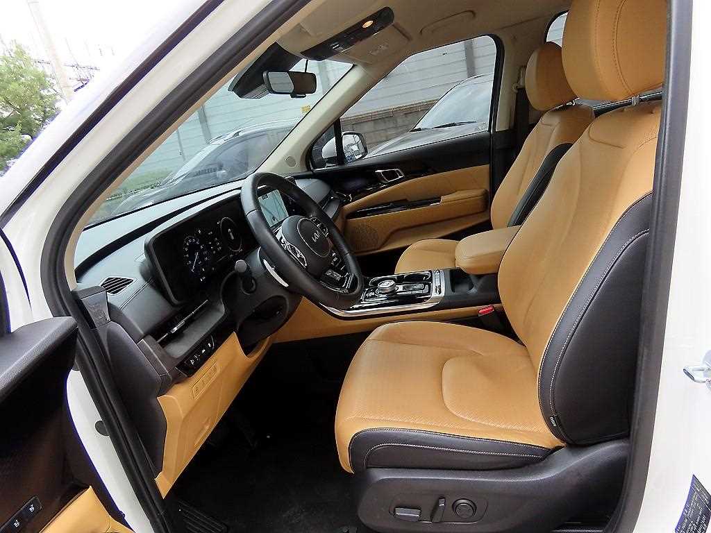 KIA Carnival - Vista 5