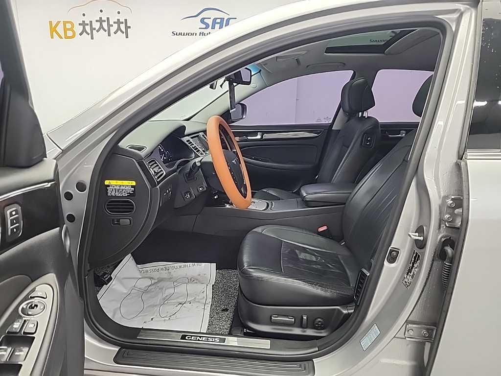 HYUNDAI Genesis - Vista 11