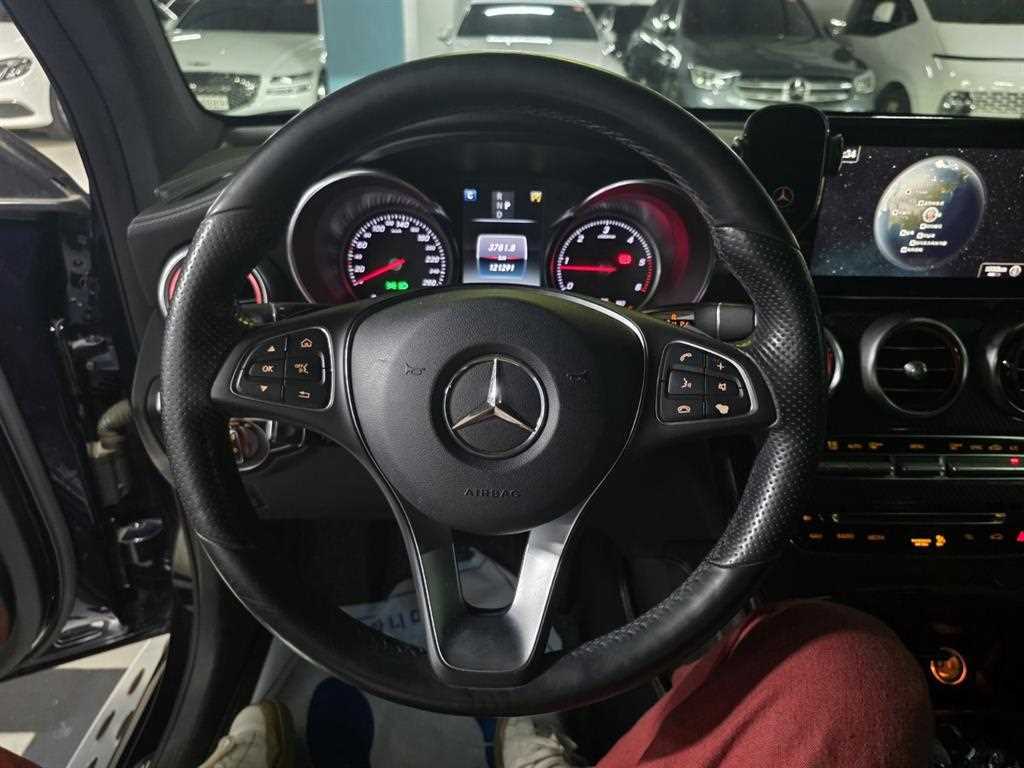 Mercedes Benz GLC Class - Vista 8