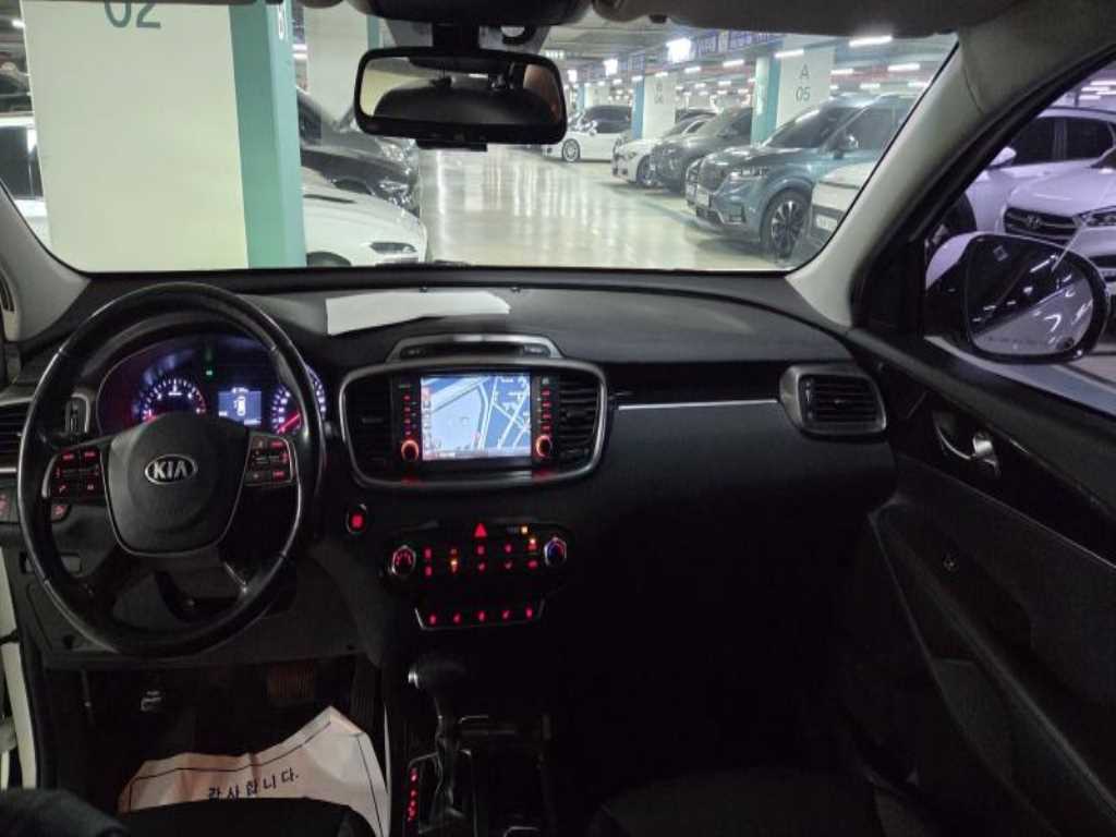 KIA Sorento - Vista 8