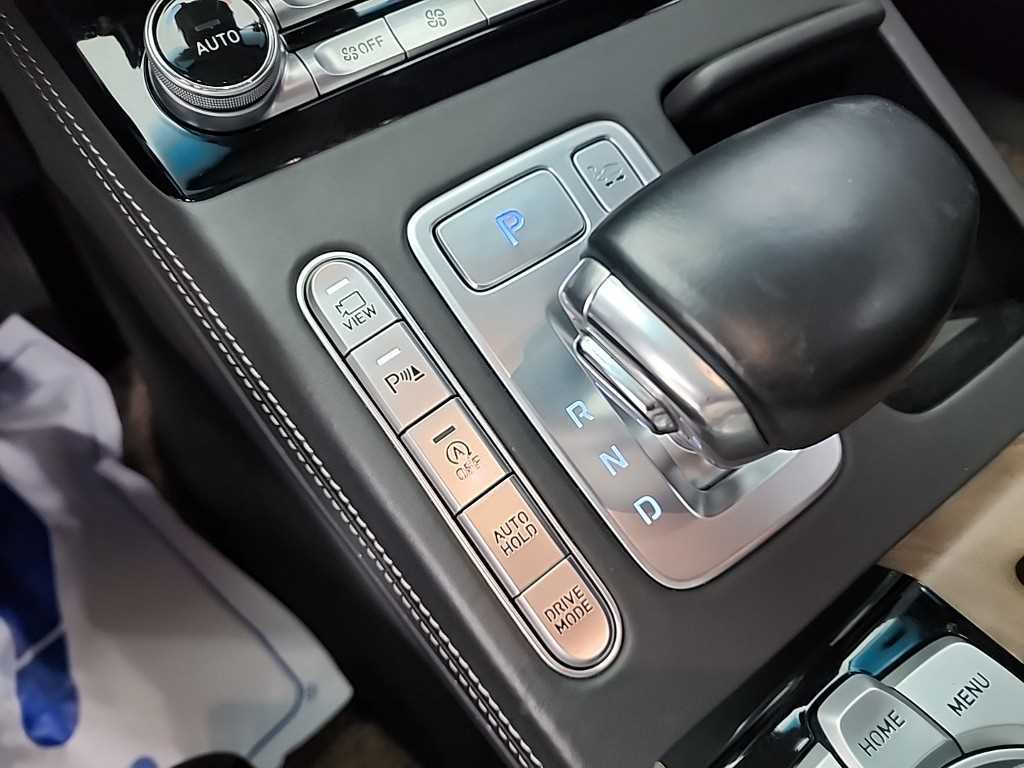 Genesis G90 - Vista 8