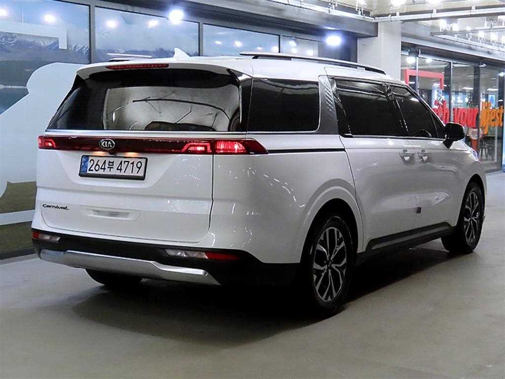 KIA Carnival - Vista 4