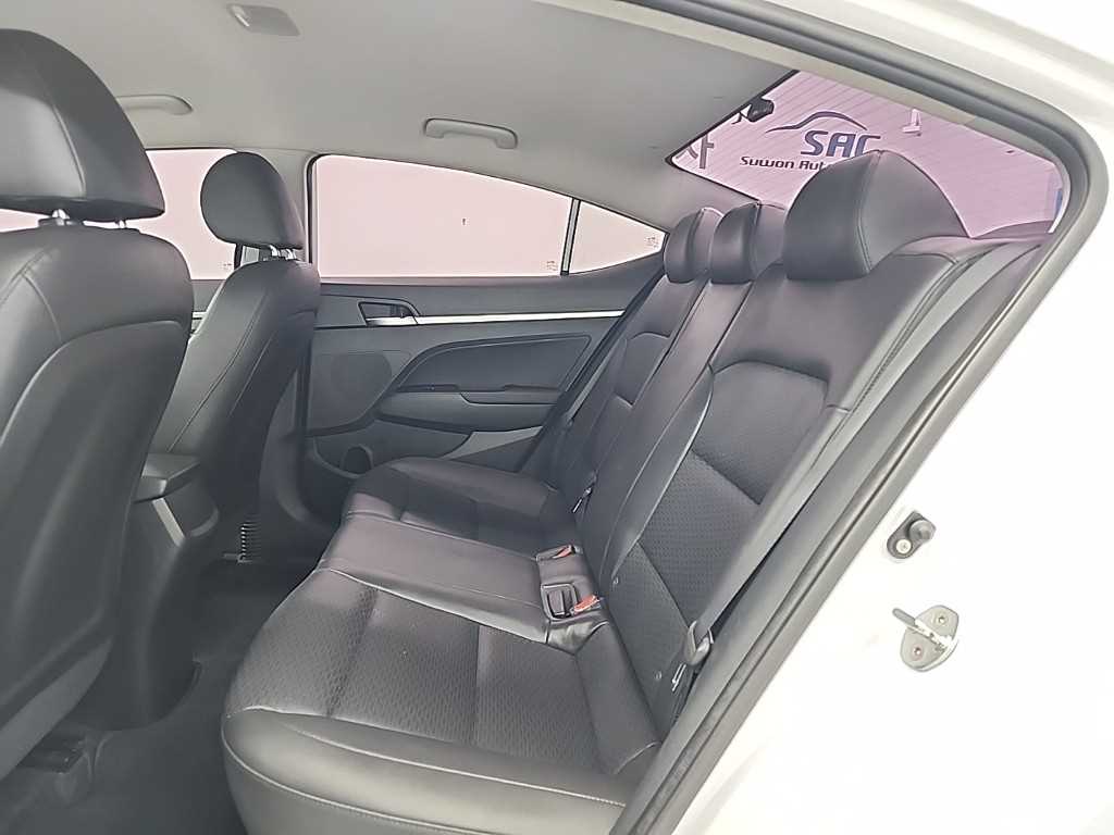 HYUNDAI Avante - Vista 12
