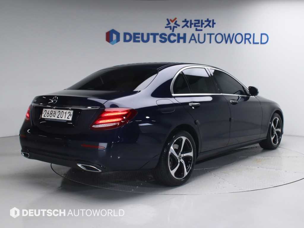 Mercedes Benz E class - Vista 2