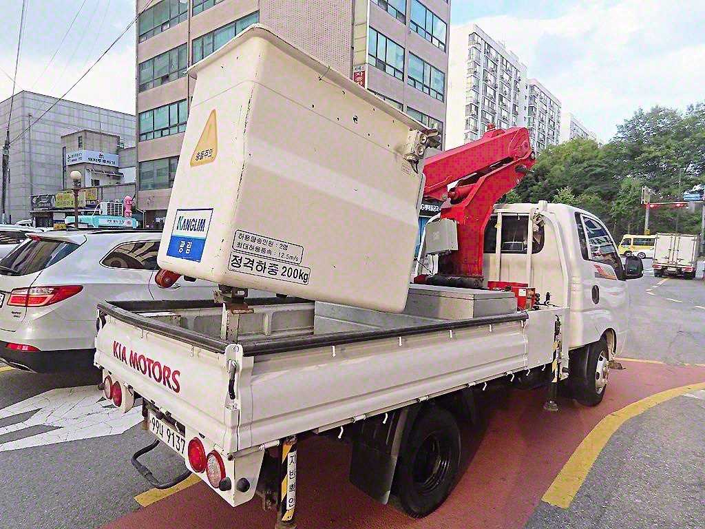 Small Truck Complaint (complaint vehicle) - Vista 3