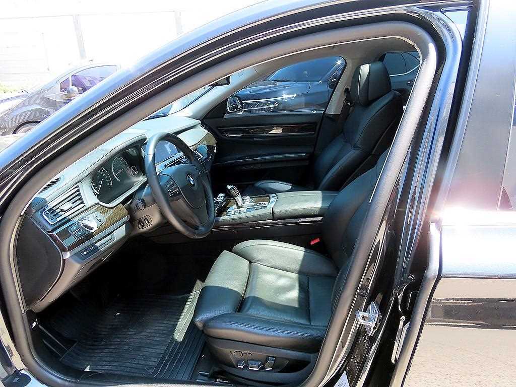 BMW 7 Series - Vista 5