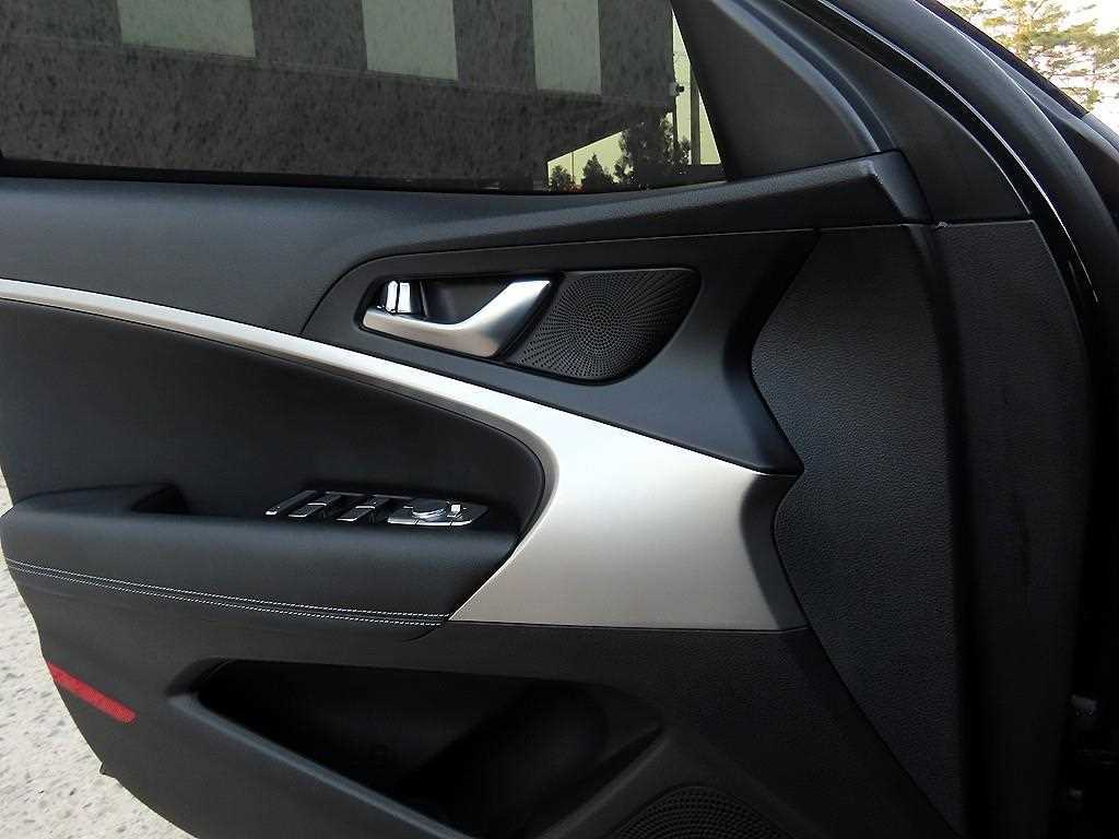 Genesis G70 - Vista 12