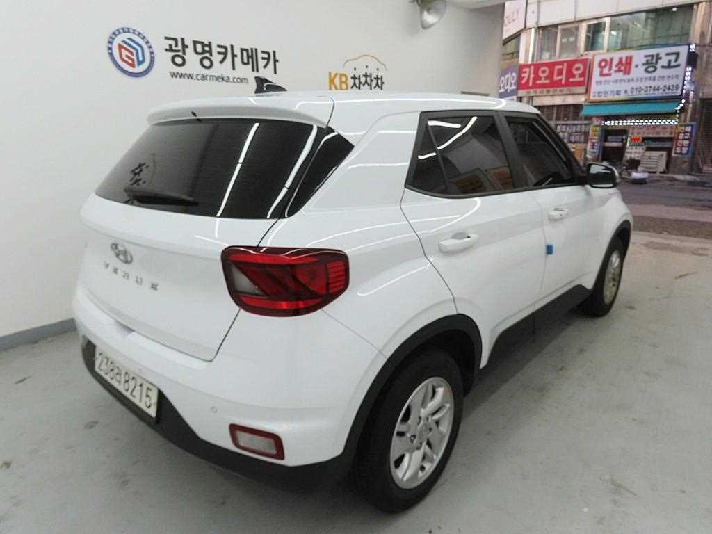 HYUNDAI Venue - Vista 3