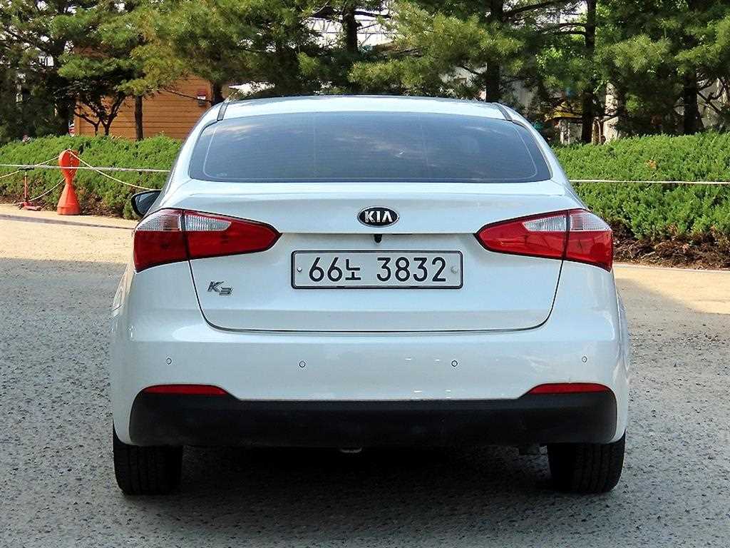 KIA K3 - Vista 4