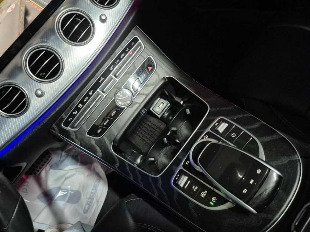 Mercedes Benz E class - Vista 9