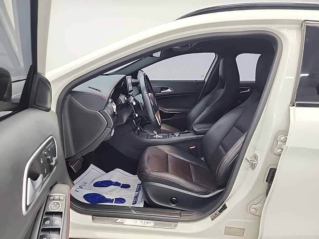 Mercedes Benz GLA Class - Vista 11