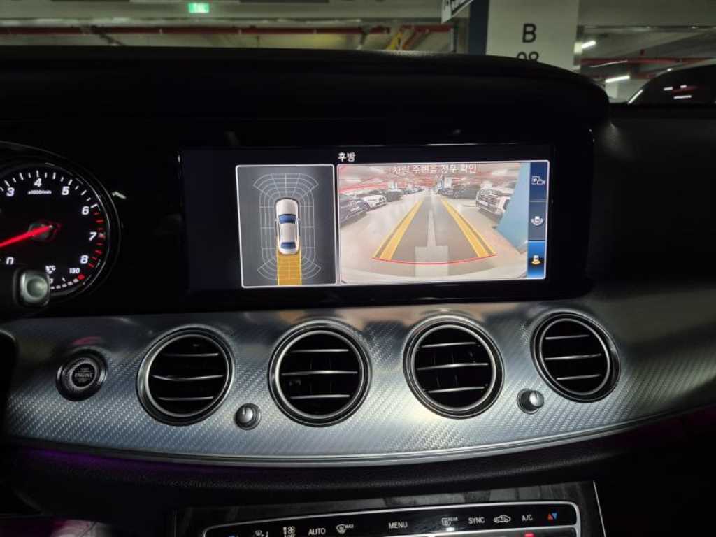 Mercedes Benz E class - Vista 8