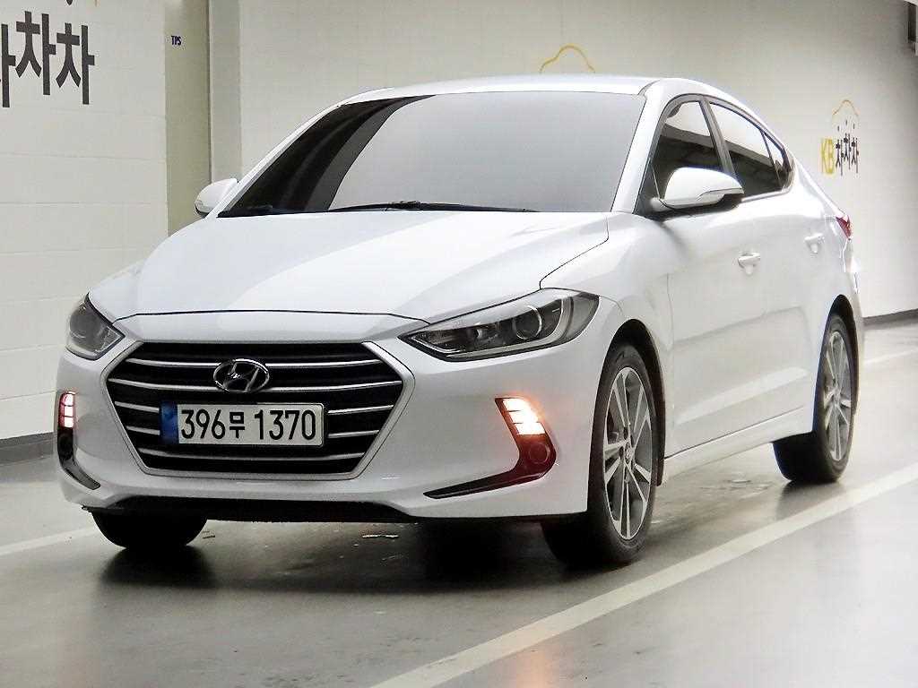 HYUNDAI Avante 2018 Blanco - Importación desde Corea - HF Imports Iquique - Foto 1
