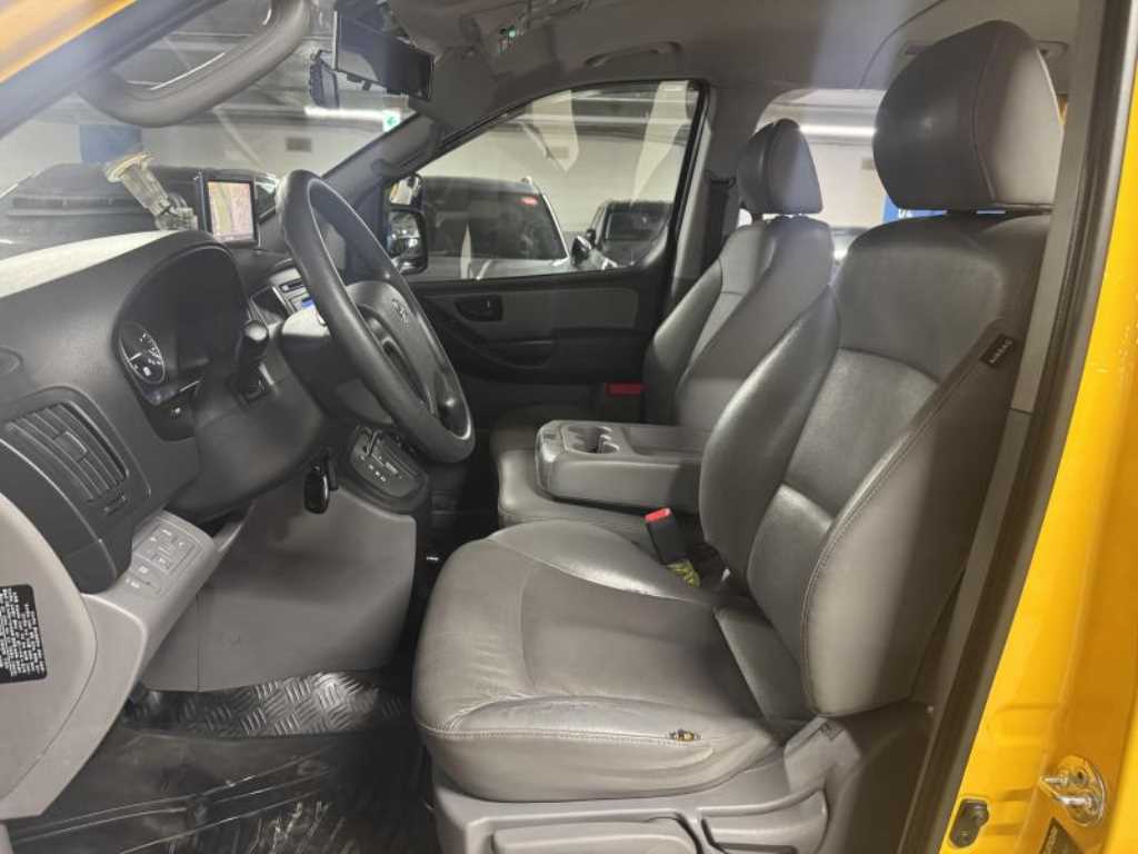 HYUNDAI Starex 2019 Amarillo - Importación desde Corea - HF Imports Iquique - Foto 15