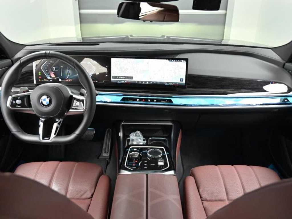 BMW 7 Series - Vista 8