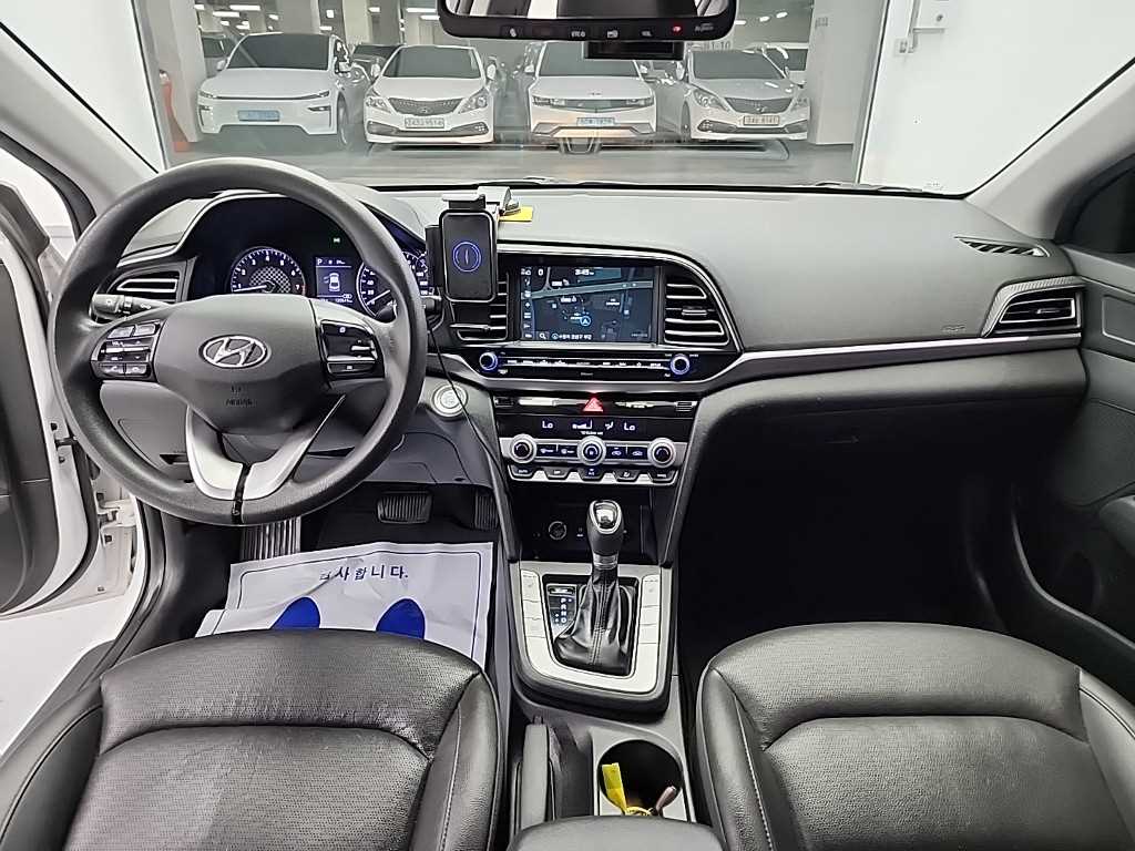 HYUNDAI Avante - Vista 7