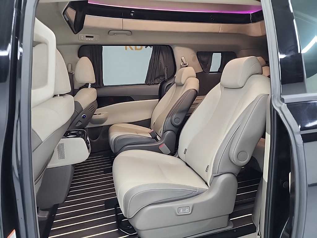 KIA Carnival - Vista 12