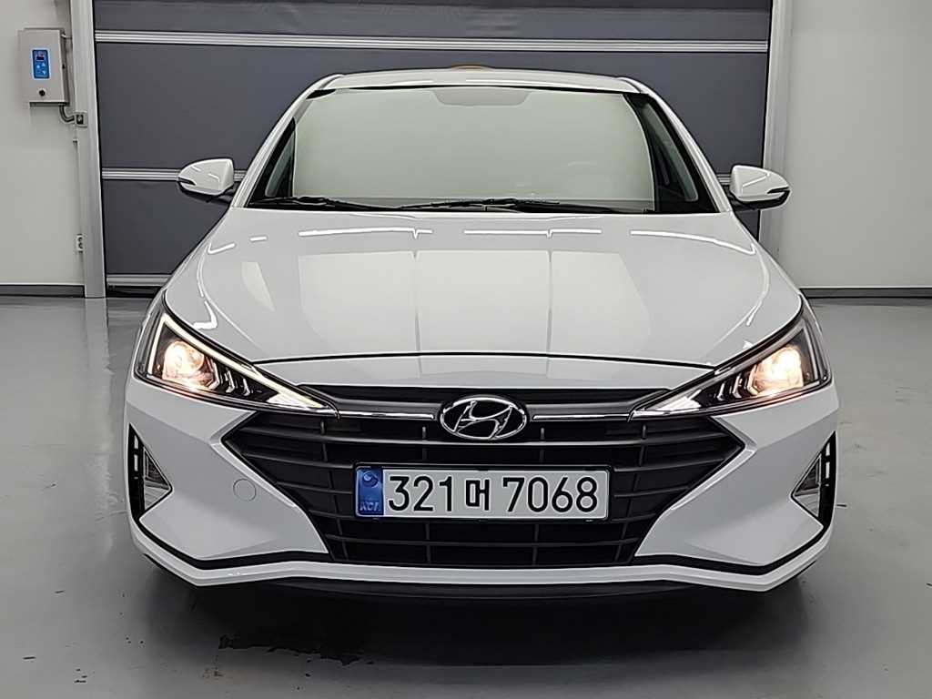 HYUNDAI Avante - Vista 2