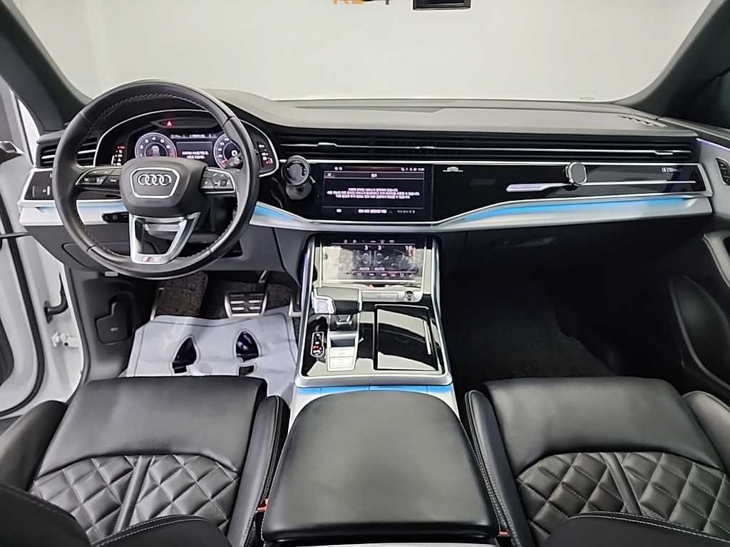 Audi Q8 - Vista 7