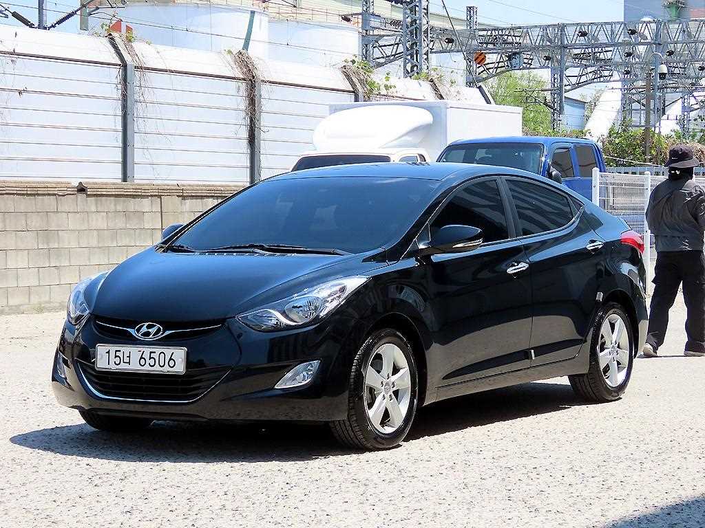 HYUNDAI Avante - Vista 2