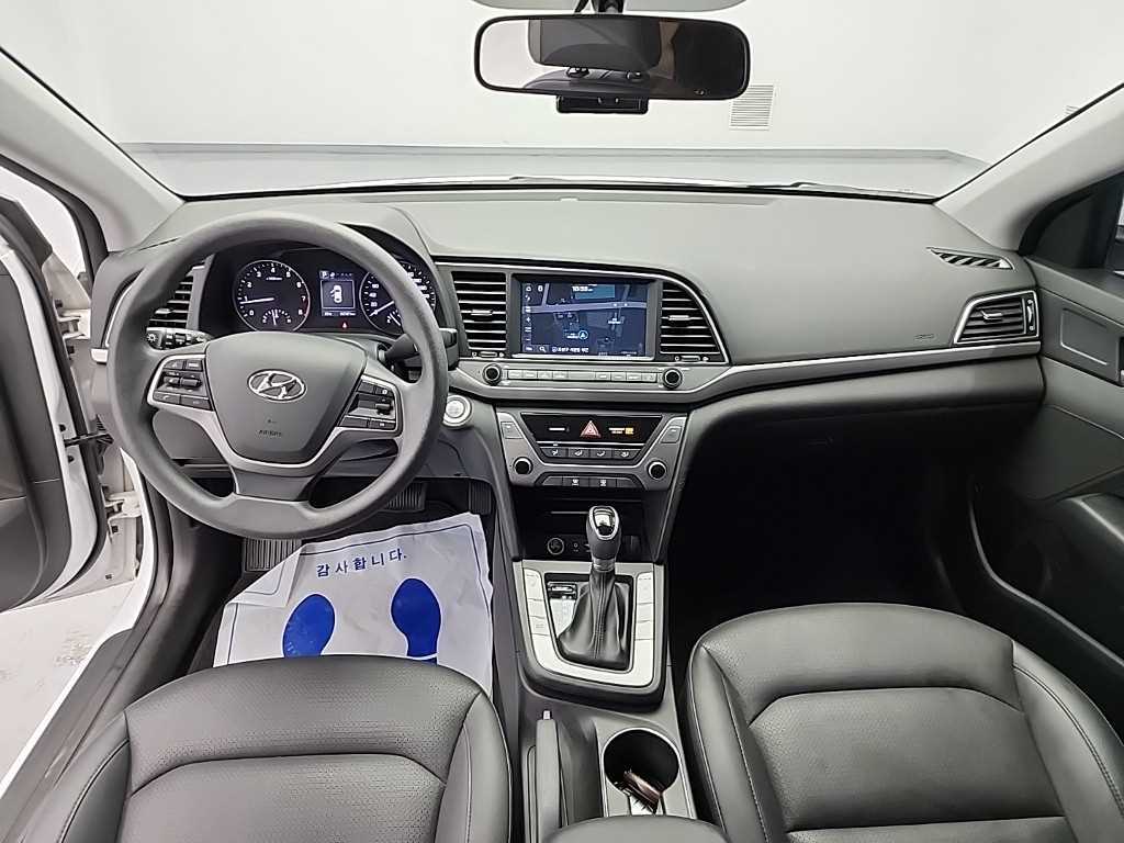 HYUNDAI Avante - Vista 7