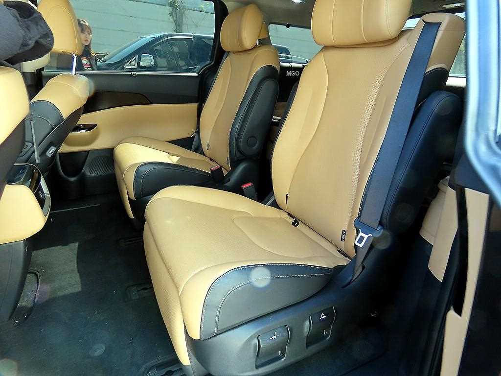 KIA Carnival - Vista 6