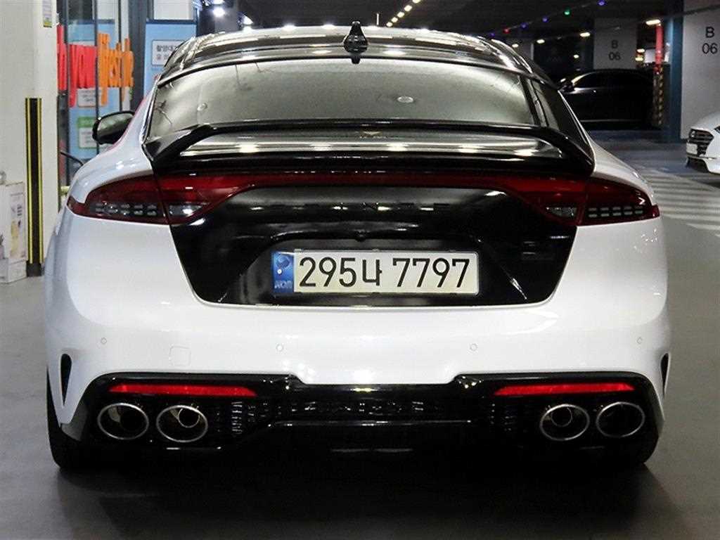 KIA Stinger - Vista 5