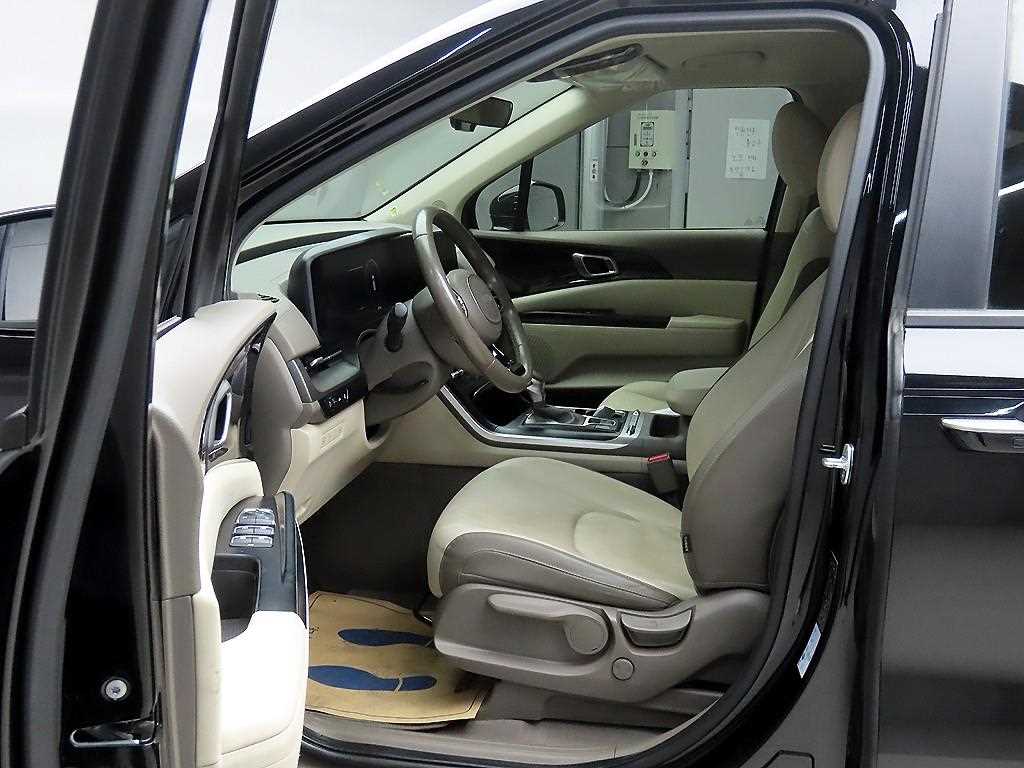 KIA Carnival - Vista 5