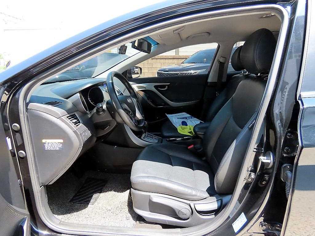 HYUNDAI Avante - Vista 5