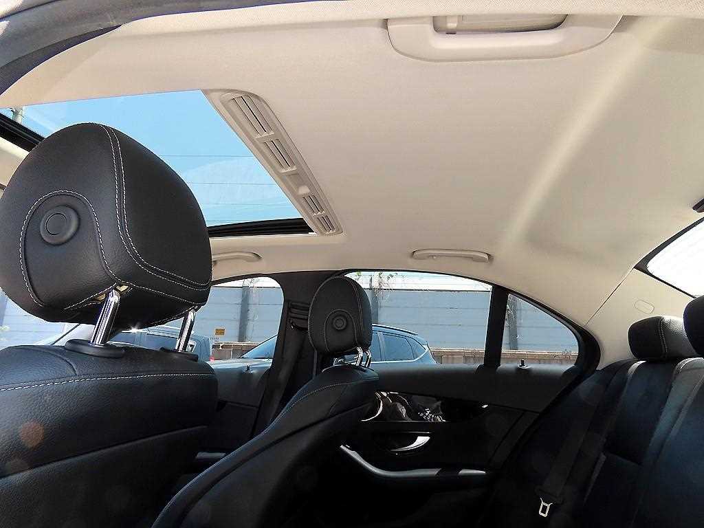 Mercedes Benz C Class 2018 Blanco - Importación desde Corea - HF Imports Iquique - Foto 18