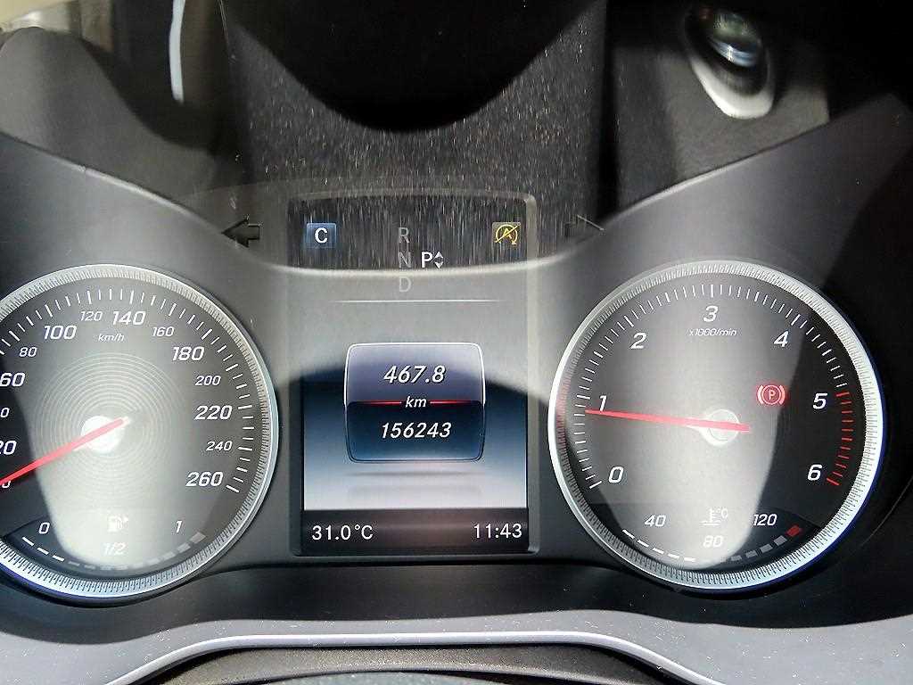 Mercedes Benz C Class - Vista 9