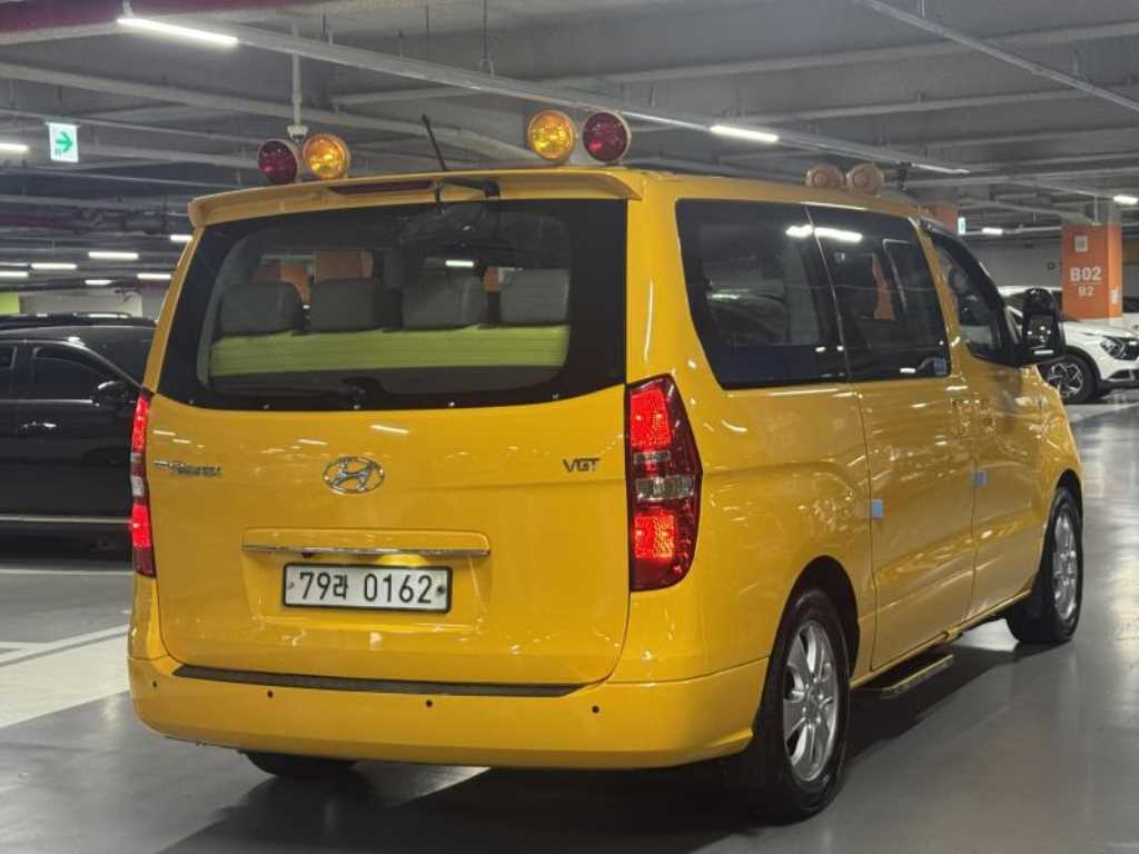 HYUNDAI Starex - Vista 2