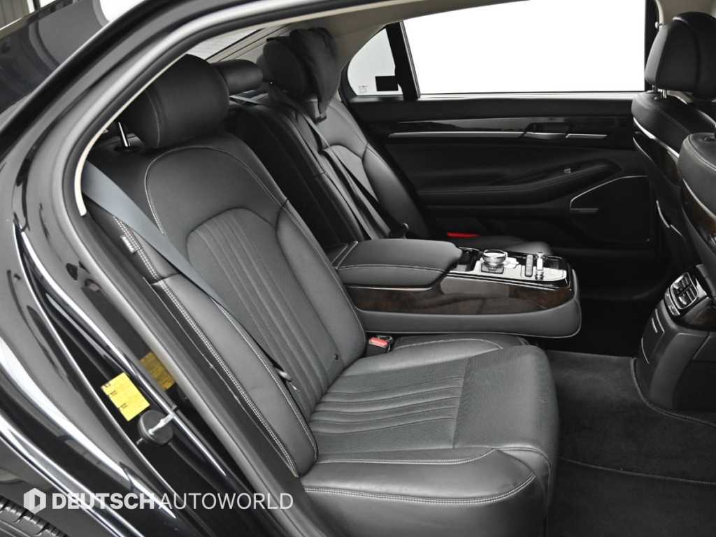 Genesis G90 - Vista 12