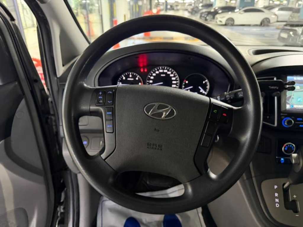 HYUNDAI Starex - Vista 8