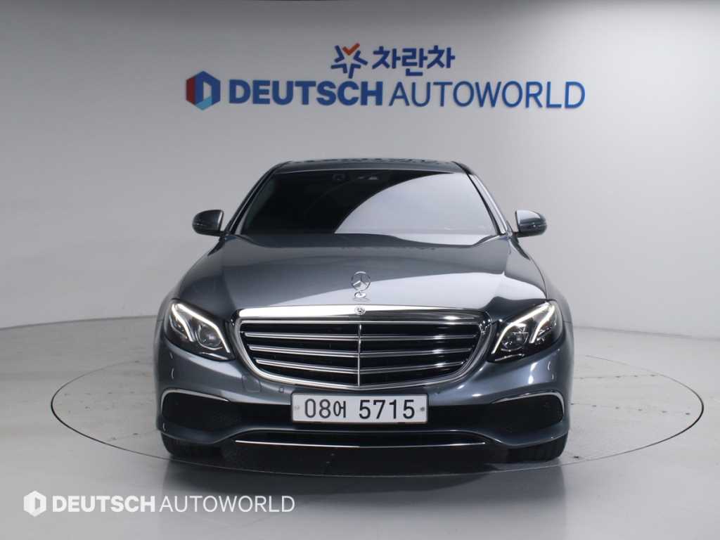 Mercedes Benz E class - Vista 3