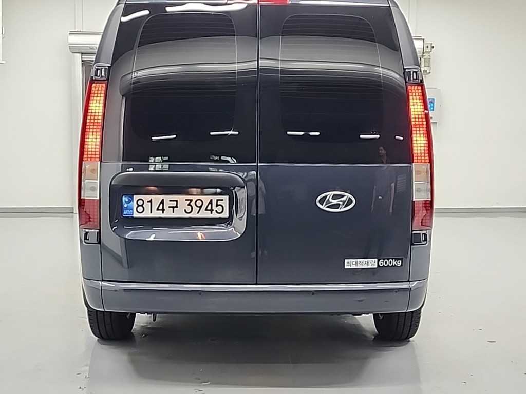 HYUNDAI Staria - Vista 3