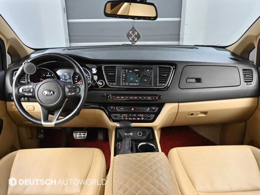 KIA Carnival - Vista 8