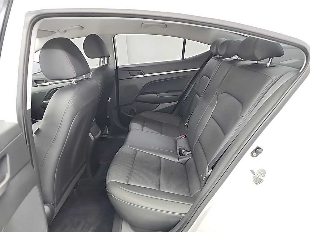 HYUNDAI Avante - Vista 12