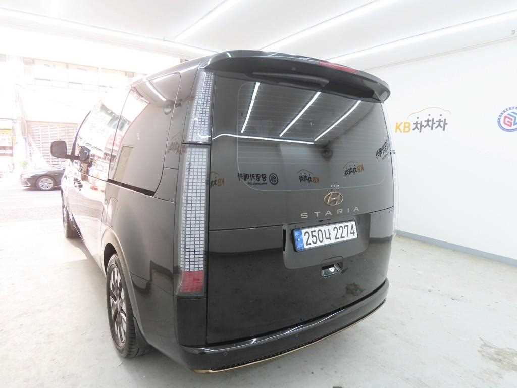 HYUNDAI Staria - Vista 4