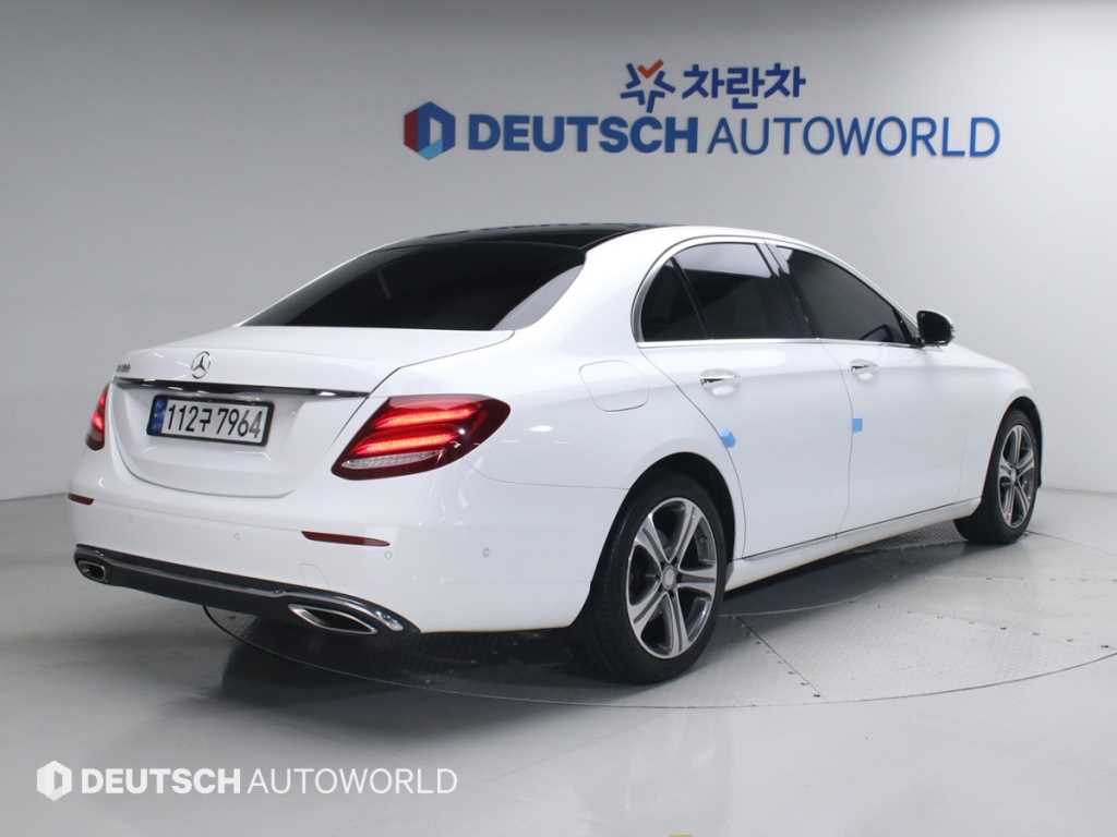 Mercedes Benz E class - Vista 2