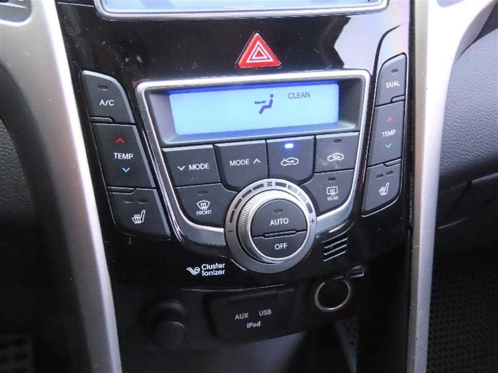 HYUNDAI i30 - Vista 7