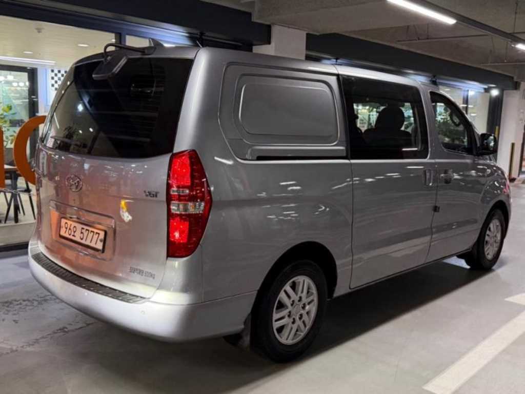 HYUNDAI Starex - Vista 4