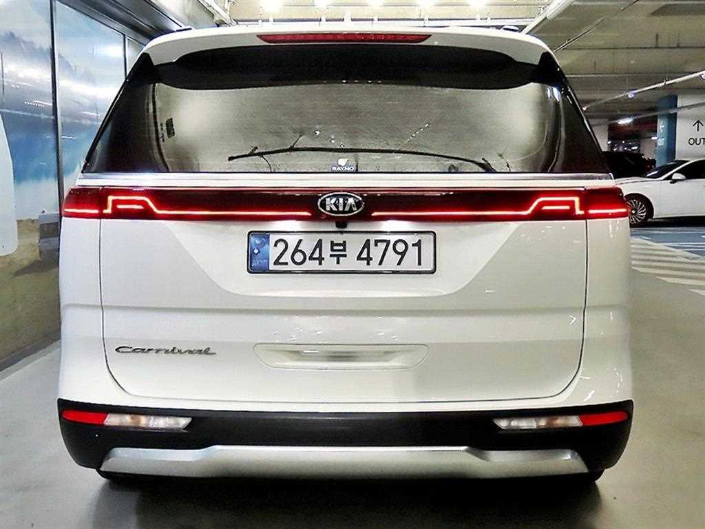 KIA Carnival - Vista 5