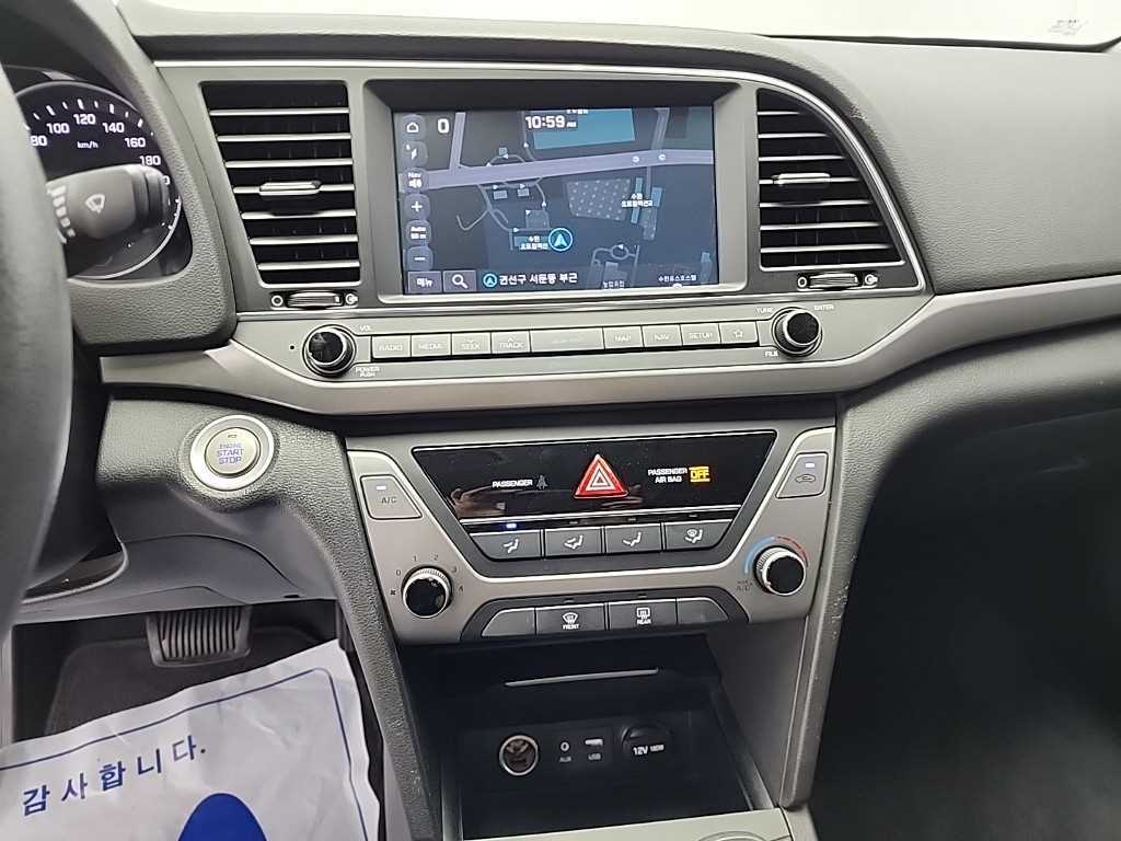 HYUNDAI Avante - Vista 10