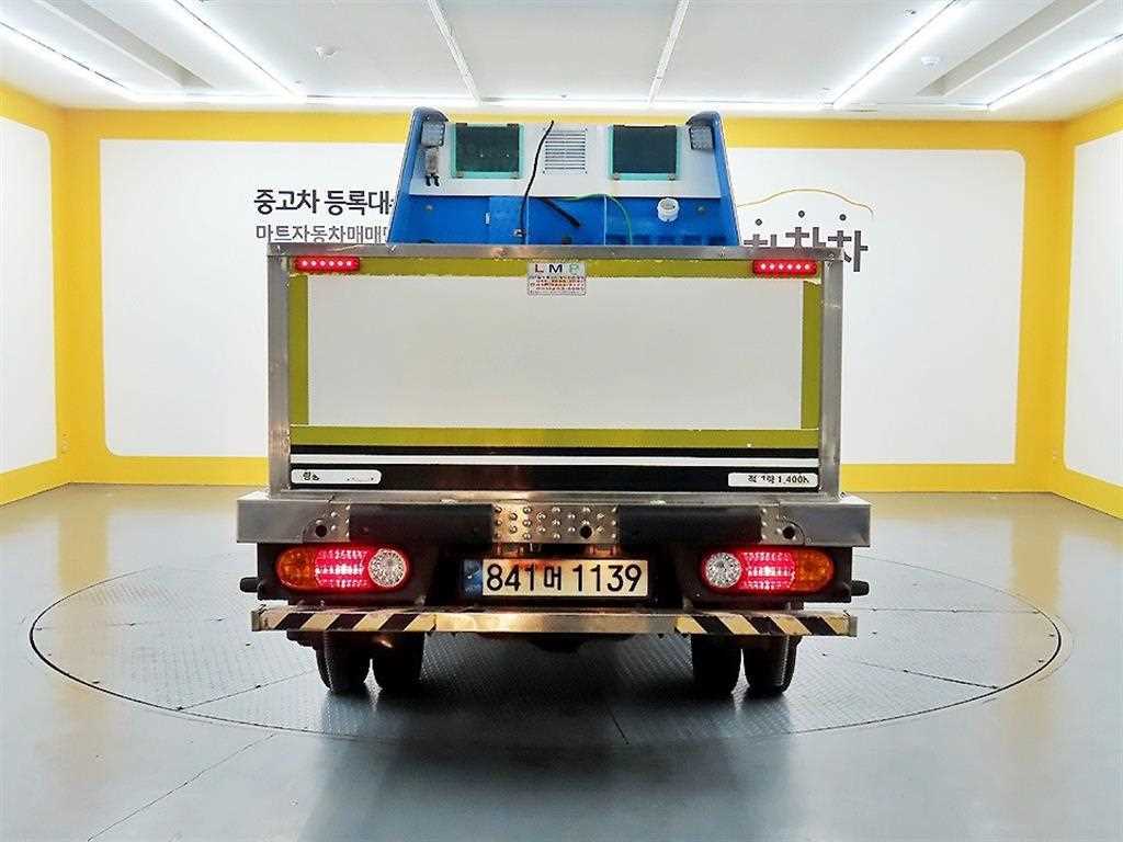 Small Truck (Completed) a live fish car - Vista 3