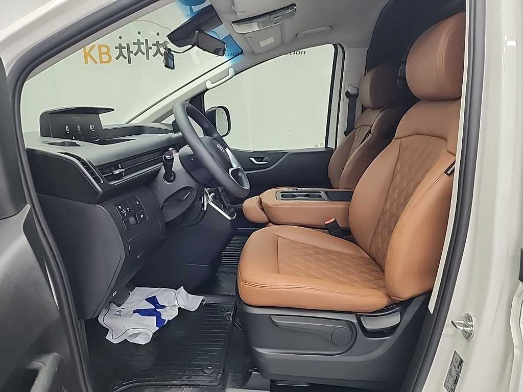 HYUNDAI Staria - Vista 11